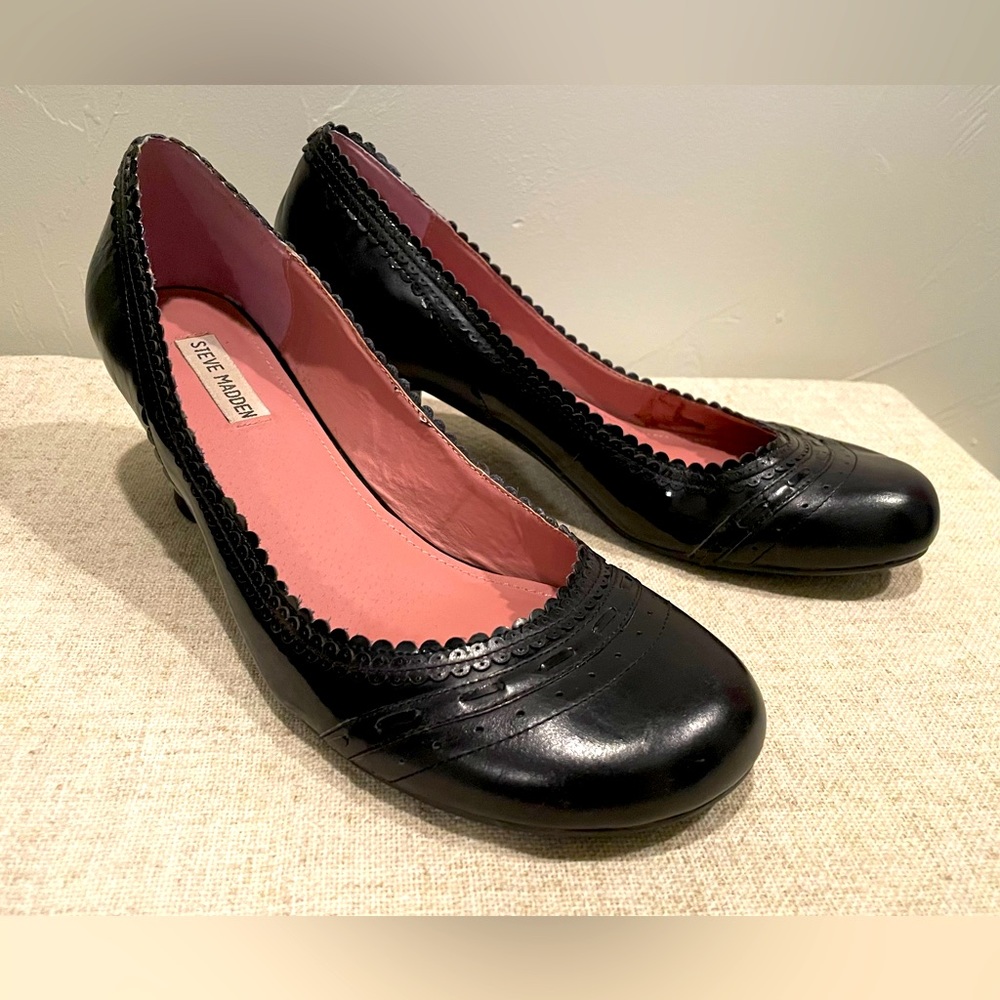 Black scalloped edge kitten heel by Steve Madden